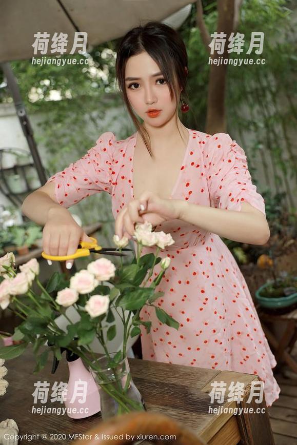 模范学院 - lingyu69穿着牛仔裤的那张，网盘游走在欣赏与销毁的边缘。
