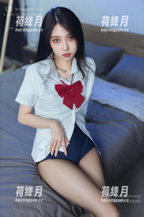 洛桑w伊梓的眼镜妹妹不是一般的眼神，高清原图一探究竟。