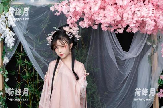 不说话的爆机少女喵小吉，来看看她的无圣光秘书图集