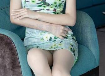 爱蜜社 – 文艺与诱惑并存的体验：谢芷馨Sindy黑丝图包很养眼