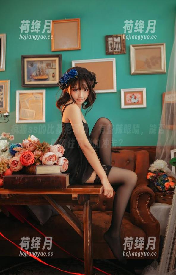 疯猫ss的比基尼写真，有些辣眼睛，能否耐得住下载的冲击？