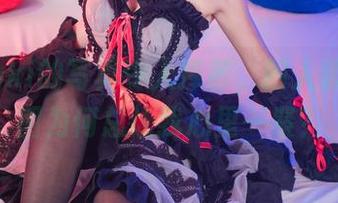 白金Saki的写真令人捧腹，四人彼女的套图为何总让我心里一紧？