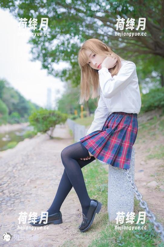 嘘，祖木子的裸足长腿原图，快来下载，争取在朋友圈分享一下！
