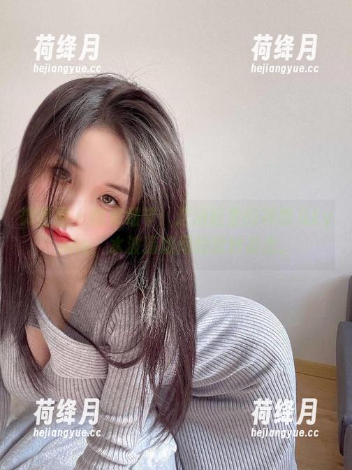 微密圈 - 图集细节：这浴缸里的禅雨儿Lynne，水波荡漾间的微妙姿态。