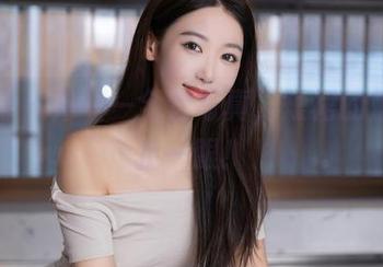 秀人网 – 乔一一全套写真，短裙的魅力何止一眼！