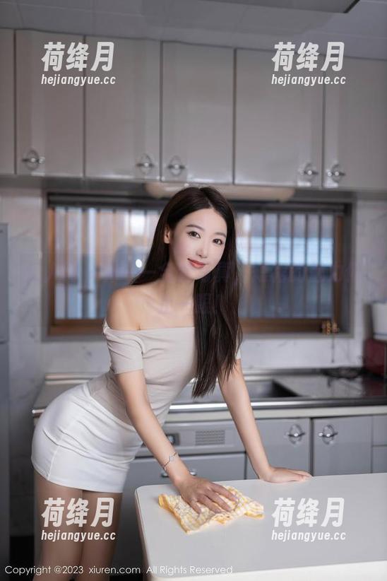 秀人网 - 乔一一全套写真，短裙的魅力何止一眼！