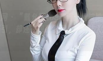 秀人网 – “戴允祺zoe和服：我被她的和服吸引，却还在想数学题，真心让人脑袋疼”。