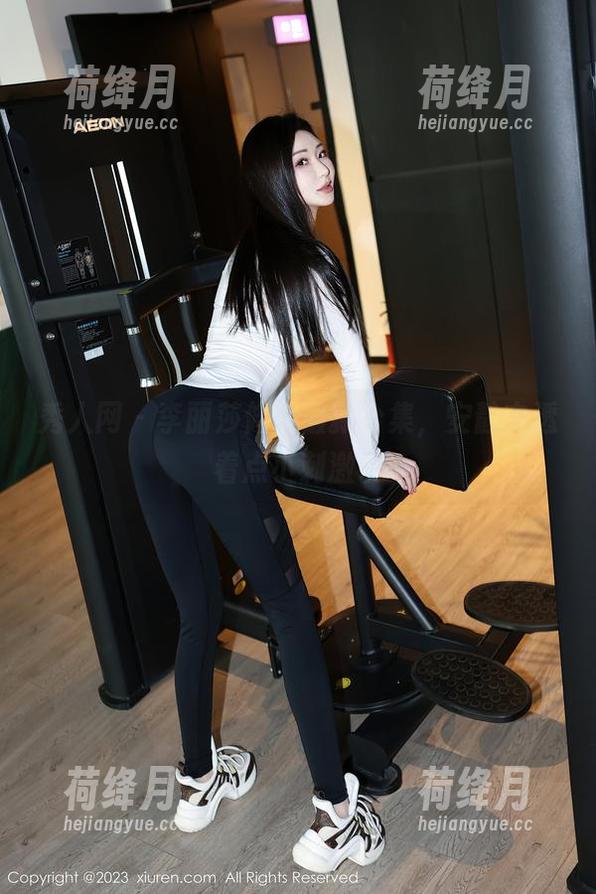 秀人网 - 李丽莎修女最新合集，安静中透着点小刺激。