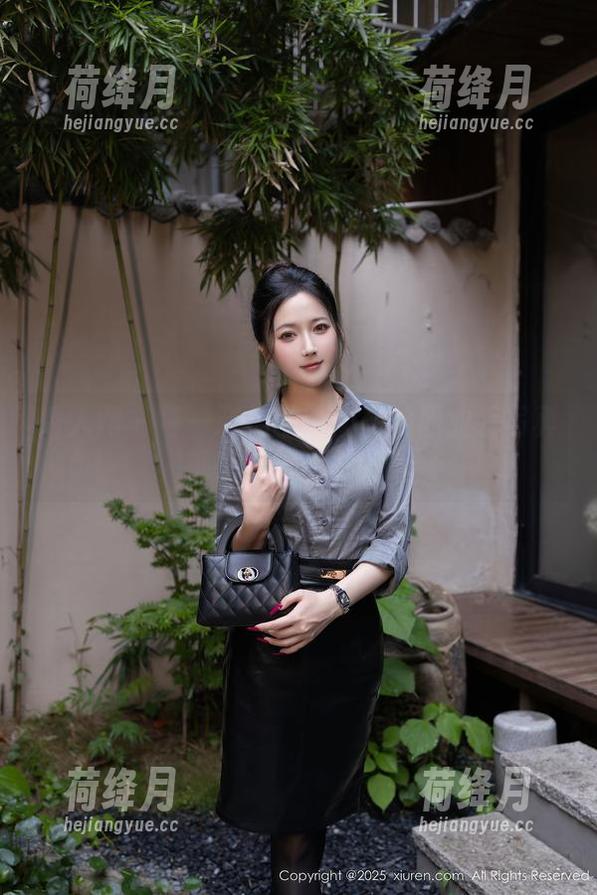 秀人网 - 每一张柚柚小奶瓶的职业装写真都在说不一样的话