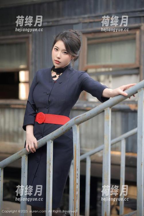 秀人网 - 梦然同学的定制泳装写真，你敢相信我不小心缩到了屏幕里？