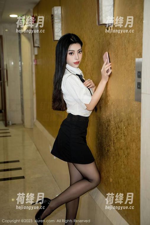 秀人网 - 红裙扮靓瑶啊摇的瑶：独特视角的高清写真集勇合集