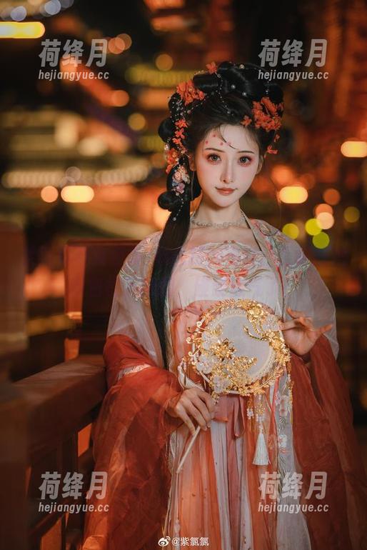 紫氯氯与莱莎琳·斯托特的写真，是时候把图包往下翻翻，碰碰运气了！