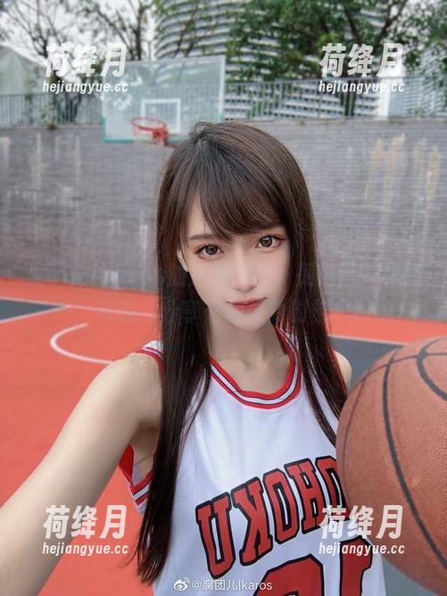 腐团儿Ikaros的海边cos,是像风一样的存在,分享她的灵动时刻! 腐团儿Ikaros的海边cos,是像风一样的存在,分享她的灵动时刻!