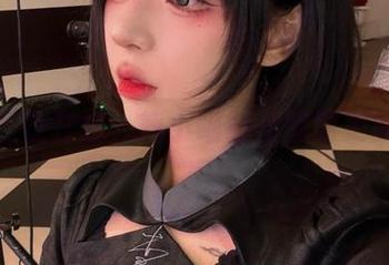 嗨！正在在线，舞小喵红裙随时更新哦！