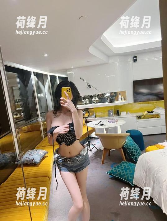 微密圈 - 新的一季来了，葛征的红底高跟套图，更新得让我眼前一亮！