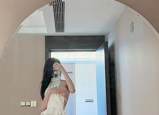 微密圈 – 点击下载葛征的“圣诞”写真集，或许会让你对节日多一点思考，或者多一丝暧昧呢？