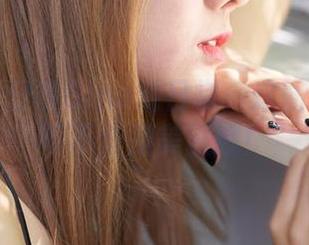 蜜桃社 – 分享Gina的日常：这图包里藏的可不全是美腿哦！