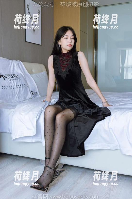袜啵啵 - 高清写真里的稚予：黑丝油亮到你想舔屏！