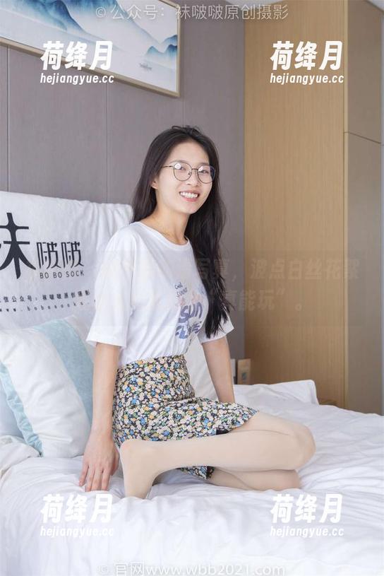 袜啵啵 - 稚予的高清写真，波点白丝花絮版让人心里默念“真能玩”。