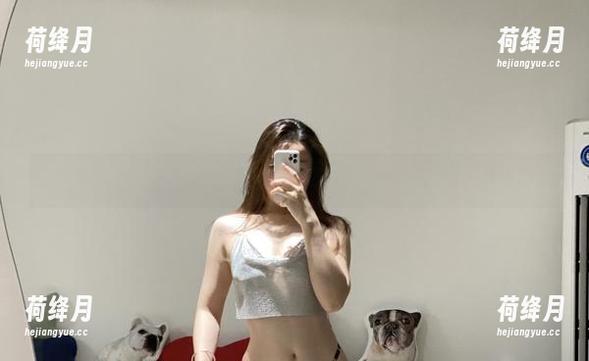 微密圈 - 铁锤姐姐的吊带黑丝袜：图片下载，助你社交炸裂！