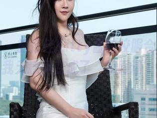 青豆客 – 施忆佳Kitty酱的校服合集，让我无意间变成了‘校服迷’