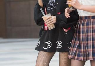 魔镜街拍 – 看到婷婷这组寒风中的肉丝美图图集，我真想躲进她的衣服里！
