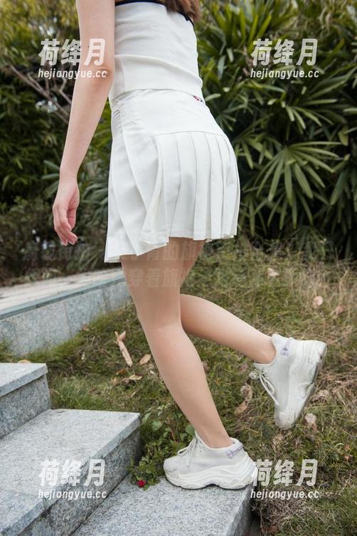 魔镜街拍 - 艾小青的旗袍街拍合集：我只想问，为啥她穿着旗袍走路还那么飘逸？