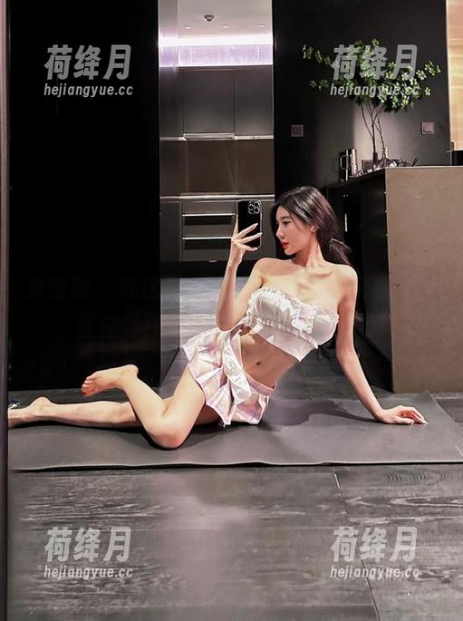 微密圈 - 就这16种更新方式，黎允熙又把蓝白条纹演绎成了另一种味道！