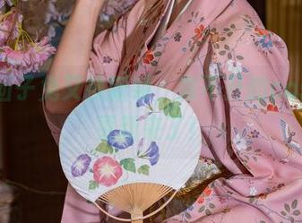 黏黏团子兔又换新装，离不开的cos礼服更新来了！